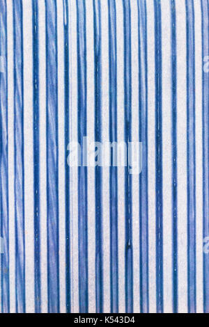 Blaue Streifen als abstrakte Muster auf alter Flecken retro Taschenbuch als Grunge Background Image Stockfoto