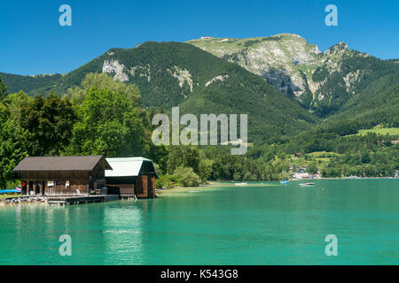 Bootshäuser bei Strobl am Wolfgangsee, Salzkammergut, Österreich Bootshäuser in Strobl am Wolfgangsee, Salzkammergut, Österreich Stockfoto