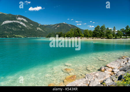 Badeplatz bei Strobl am Wolfgangsee, Salzkammergut, Österreich Badelandschaft bei Strobl am Wolfgangsee, Salzkammergut, Österreich Stockfoto