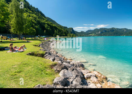 Badeplatz bei Strobl am Wolfgangsee, Salzkammergut, Österreich Badelandschaft bei Strobl am Wolfgangsee, Salzkammergut, Österreich Stockfoto