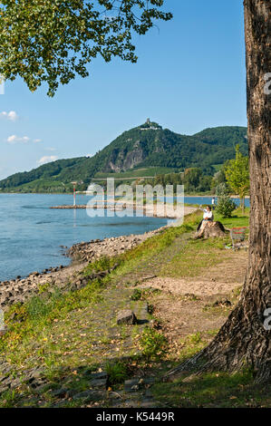 Drachenfels und Rhein von Grafenwerth, Bad Honnef, NRW, Deutschland. Stockfoto