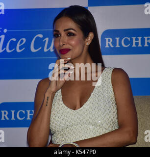 Mumbai, Indien. 07 Sep, 2017. Indische Schauspielerin Malaika Arora Pose während RichFeel ihr als Markenbotschafter für HF-Eis Cube2.0 im Hotel Azhar Khan Ende ankündigen, Bandra in Mumbai. Credit: Azhar Khan/Pacific Press/Alamy leben Nachrichten Stockfoto