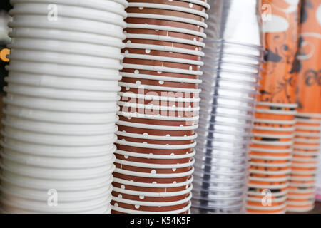 Stapel Kunststoff Papier Kaffee Tasse Stockfoto