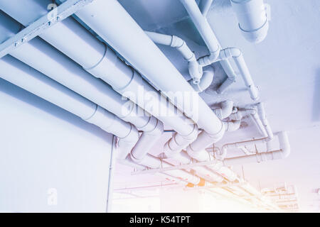 Wasser Rohrleitungsplanung, Clean line Bewässerung Transportsystem im Gebäude Stockfoto