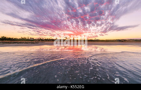 Cable Beach bei Sonnenaufgang. Broome Stockfoto