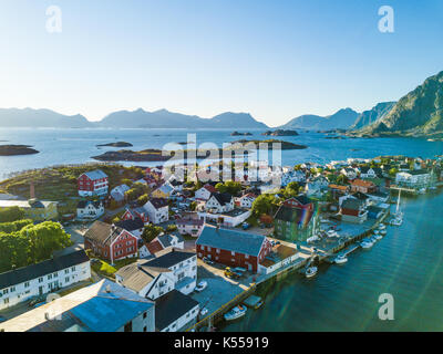 Henningsvær Dorf. Luftaufnahme. Norwegen. Stockfoto