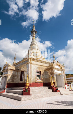 Die glitzernde Aung Chang Tha stupa Tempel Gebäude in der hill station Stadt Kalaw im Shan Staat von zentraler Birma Stockfoto