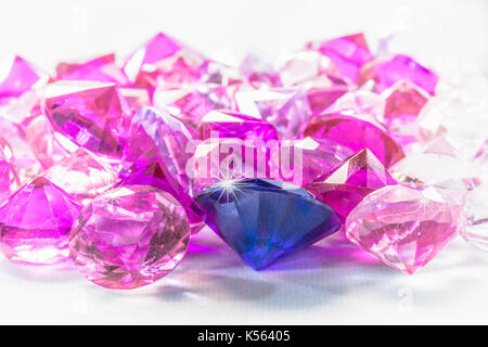 Pendelleuchte shine on Iolith smokey Blau. Turmalin rosa Diamanten um Smokey Blue Diamond. Stockfoto