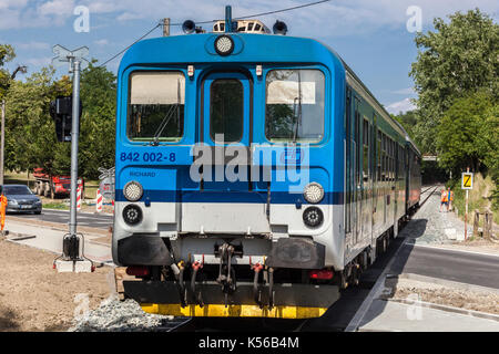 Zug am Bahnübergang, Tschechische Republik Zug Stockfoto