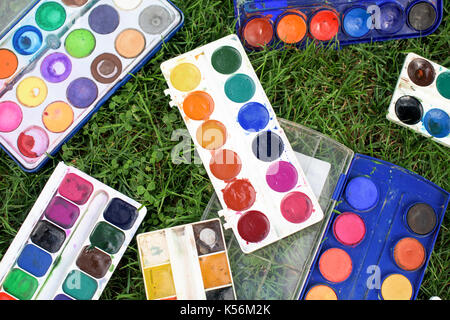 Differen schmutzig Aquarelle - verwendet und alte Stockfoto