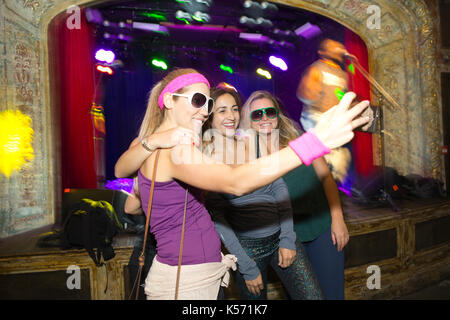 Daybreaker nüchtern Rave, neuesten Fitness Phänomen, alternative Weise des Erhaltens einer Morgen Workout Stockfoto