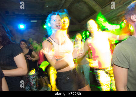 Daybreaker nüchtern Rave, neuesten Fitness Phänomen, alternative Weise des Erhaltens einer Morgen Workout Stockfoto