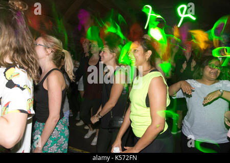 Daybreaker nüchtern Rave, neuesten Fitness Phänomen, alternative Weise des Erhaltens einer Morgen Workout Stockfoto