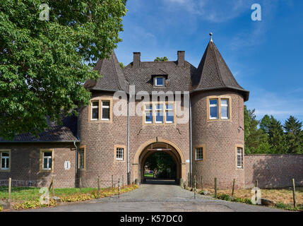 Außenwand und Tor zu den privaten Rimburg schloss, Uebach-Palenberg, Kreis Heinsberg, Nordrhein-Westfalen, Deutschland Stockfoto