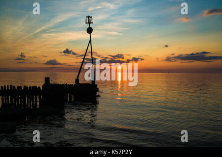 Schönen Sonnenuntergang am Strand in Hunstanton, Norfolk, Großbritannien Stockfoto