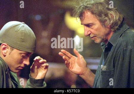 Foto muss Gutgeschrieben © Alpha werden Drücken Sie 070000 (2002) Eminem als Jimmy B Kaninchen Smith und Regisseur Curtis Hanson in dem Film 8 Mile Stockfoto