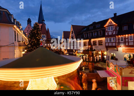 Weihnachtsmarkt auf dem Marktplatz in der Altstadt von Michelstadt im Odenwald, Hessen, Deutschland Stockfoto