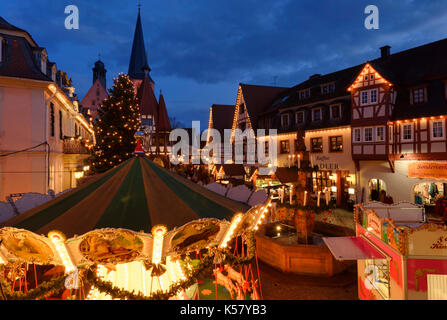 Weihnachtsmarkt auf dem Marktplatz in der Altstadt von Michelstadt im Odenwald, Hessen, Deutschland Stockfoto