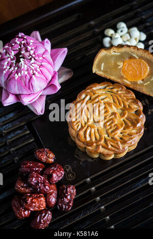 Gourmet traditionelle chinesische Festliche mooncake Gebäck Dessert Stockfoto