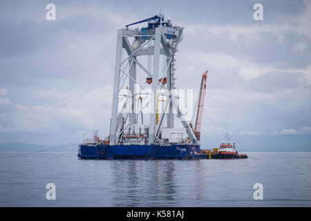 Die Van Oord Heavy lift Schiff, Svanen, auf Walney Erweiterung Offshore-windpark Stockfoto