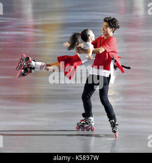 Tianjin. 8. Sep 2017. Darsteller nehmen an einer Show bei der Schlussfeier der 13. Chinesischen Nationalen Spiele in North China Tianjin Gemeinde, Sept. 8, 2017. Credit: Li Er/Xinhua/Alamy leben Nachrichten Stockfoto