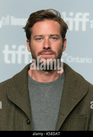 Toronto, Kanada. 08 Sep, 2017. Armee Hammer nimmt an der Pressekonferenz von "Rufen Sie mich an, indem Sie Name' während der 42 Toronto International Film Festival, tiff, bei Bell Lightbox in Toronto, Kanada, am 08. September 2017. Foto: Hubert Boesl/dpa/Alamy leben Nachrichten Stockfoto