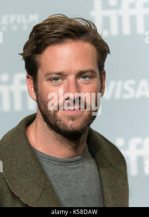 Toronto, Kanada. 08 Sep, 2017. Armee Hammer nimmt an der Pressekonferenz von "Rufen Sie mich an, indem Sie Name' während der 42 Toronto International Film Festival, tiff, bei Bell Lightbox in Toronto, Kanada, am 08. September 2017. Foto: Hubert Boesl/dpa/Alamy leben Nachrichten Stockfoto