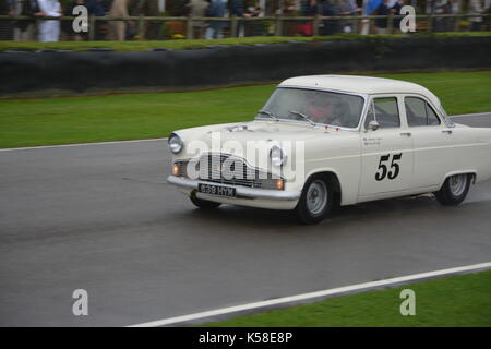 Ford Zephyr Mk II angetrieben durch Sam Tordoff; St Mary's Trophy; nass; Goodwood Revival 8. Sept. 2017 Stockfoto