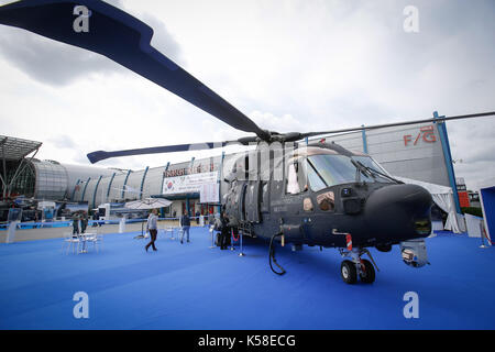 (170908) - Kielce (Polen), Sept. 8, 2017 (Xinhua) - Eine AW 101 Leonardo Hubschrauber ist bei der 25. Auflage der Internationalen Rüstungsindustrie Expo (MSPO) in Kielce, Polen angezeigt, an Sept. 8, 2017. Die 25. Ausgabe der Internationalen Rüstungsindustrie Expo (MSPO), einer der größten militärischen Veranstaltung in Europa, endete hier am Freitag. (Xinhua / Jaap Arriens) Stockfoto