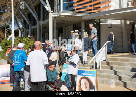 Samstag, 9. September 2017. Wähler gehen zu den Abstimmungen in vielen lokalen Rat Wählern über Sydney heute, hier einer der nördlichen Strände Rat Wahllokale am Avalon Beach. Die Abstimmung ist obligatorisch für australische Bürger und Geldstrafen bis zu $55 für jeden, der an der Abstimmung nicht teil. Stockfoto