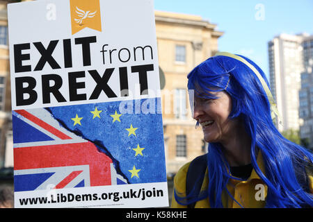 London, Großbritannien. 09 Sep, 2017. Tausende von Anti-Brexit Mitkämpfer Teil im März sind die Menschen für Europa pro-EU-Rallye in Central London. Der März und Rally wird gegen die 2016 Brexit Entscheidung - eine demokratische Abstimmung, die von den Menschen in Großbritannien statt. Credit: Dinendra Haria/Alamy leben Nachrichten Stockfoto