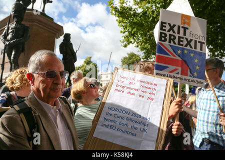 London, Großbritannien. 09 Sep, 2017. Tausende von Anti-Brexit Mitkämpfer Teil im März sind die Menschen für Europa pro-EU-Rallye in Central London. Der März und Rally wird gegen die 2016 Brexit Entscheidung - eine demokratische Abstimmung, die von den Menschen in Großbritannien statt. Credit: Dinendra Haria/Alamy leben Nachrichten Stockfoto