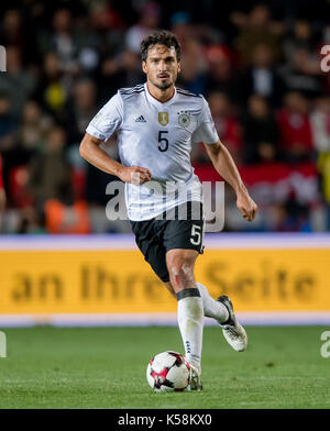 Prag, Tschechische Republik. 1. Sep 2017. Deutschlands Mats Hummels in Aktion während der UEFA WM-Qualifikation Fußballspiel zwischen Deutschland und der Tschechischen Republik in Prag, Tschechische Republik, 1. September 2017. (Achtung Redaktionen: Wire Service verwenden, nur mit Genehmigung.) Foto: Thomas Klausen/dpa-Zentralbild/ZB/dpa/Alamy leben Nachrichten Stockfoto