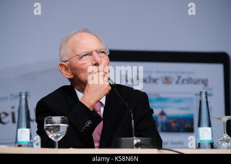 Freiburg, Deutschland. September 2017. Bundesfinanzminister Wolfgang Schäuble bei einer Diskussion vor der bevorstehenden Bundestagswahl Ende September. Freiburg, 9. September 2017. Kredit: Miroslav Dakov / Alamy Live News Stockfoto