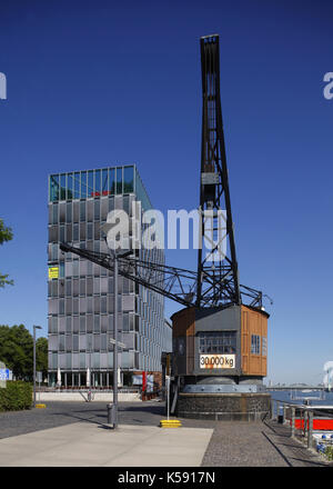 Bürohaus Kap, historischer Hafenkran, Wohnanlage Siebengebirge, Kranhäuser, Rheinauhafen, Dom, Köln, Nordrhein-Westfalen, Deutschland i Rheinauhafen Stockfoto