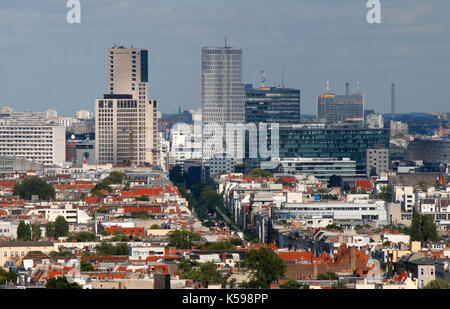 Die Skyline von Berlin Charlottenburg, mit den juengsten Hochhaeusern der City West, dem Zoofenster und dem Turm 'Upper West", Berlin. Stockfoto