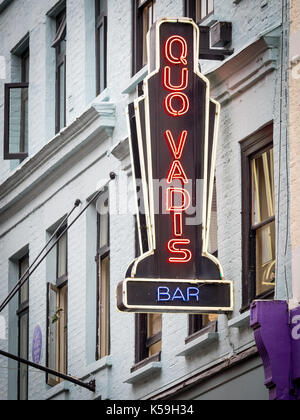 Quo Vadis Soho - Quo Vadis ist ein historisches Soho Restaurant und Mitglieder Verein in der Dean Street, Soho. Das Gebäude war einst die Heimat von Karl Marx. Stockfoto