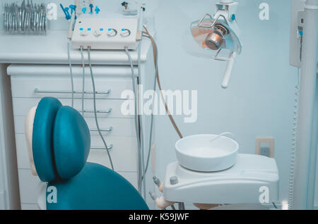 Zahnärztliche Chirurgie und chirurgische Instrumente. Stockfoto