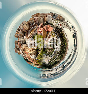 Little planet 360 Grad Bereich. Panoramablick von Málaga Stierkampfarena (La Malagueta) und Seehafen. Spanien Stockfoto