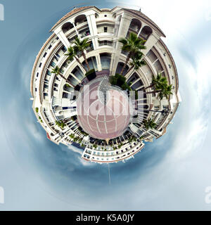 Little planet 360 Grad Bereich. Panoramablick auf leere Plaza de Espana Platz in Nerja. Malaga, Spanien Stockfoto