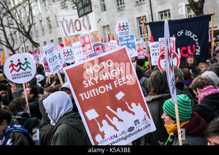 Masse studentische Proteste und Unruhen in London gegen die Erhöhung der Studiengebühren. Stockfoto