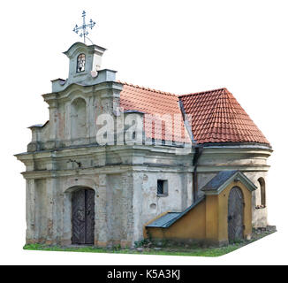 Ruiniert geschlossen kleine ländliche kein Name Kirche des 18. Jahrhunderts. Auf weiß Isoliert Stockfoto