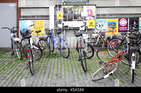 Stockholm, Schweden - 25. Juli 2017: Parkplatz für Fahrräder in Stockholm. Stockfoto