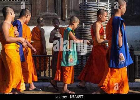 CHIANG MAI, THAILAND - 1/29/2016: Novizen im Wat Prasat Tempel in Chiang Mai, Thailand. Stockfoto