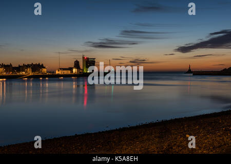 Aberdeen, Schottland, Großbritannien, 30. August 2017. Aberdeen Hafenbecken und Mündung. Stockfoto