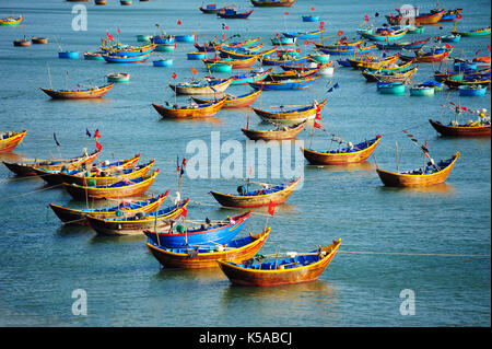 Fischerdorf Hafen Landschaft in Mui Ne, Vietnam. Stockfoto