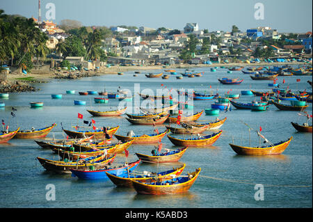 Fischerdorf Hafen Landschaft in Mui Ne, Vietnam. Stockfoto