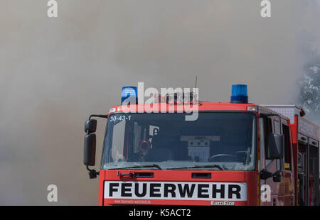 Bad Segeberg, Deutschland, September 03, 2017, Fire Truck in der Mitte der Rauch im Brandfall Demonstration Stockfoto