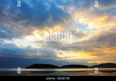 Sunset Landschaft am Erhai See in der Provinz Yunnan der Volksrepublik China. Stockfoto