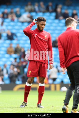 Liverpools Trent Alexander-Arnold erwärmt, bevor die Premier League Match an der Etihad Stadium, Manchester. Stockfoto